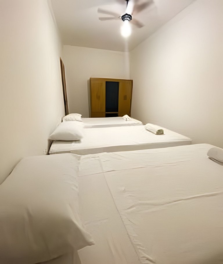 Ap de 1 quarto, com TV, maquina de lavar e garagem