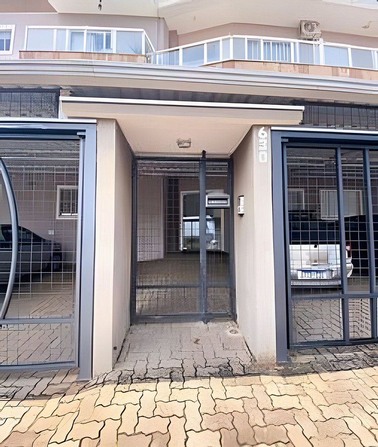 Ap de 1 quarto, com TV, maquina de lavar e garagem