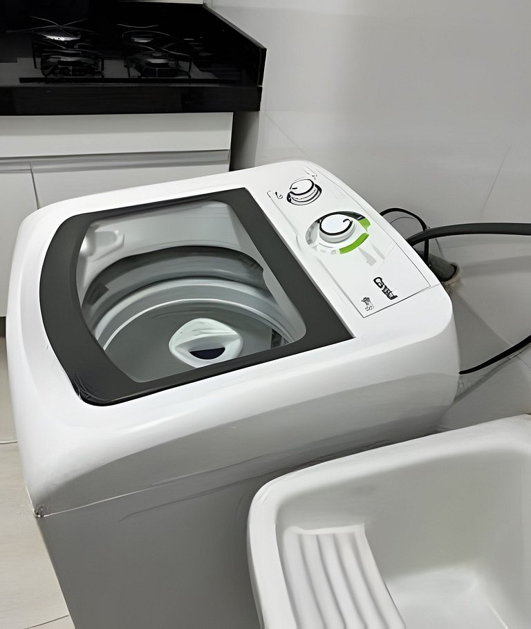 Ap de 1 quarto, com TV, maquina de lavar e garagem