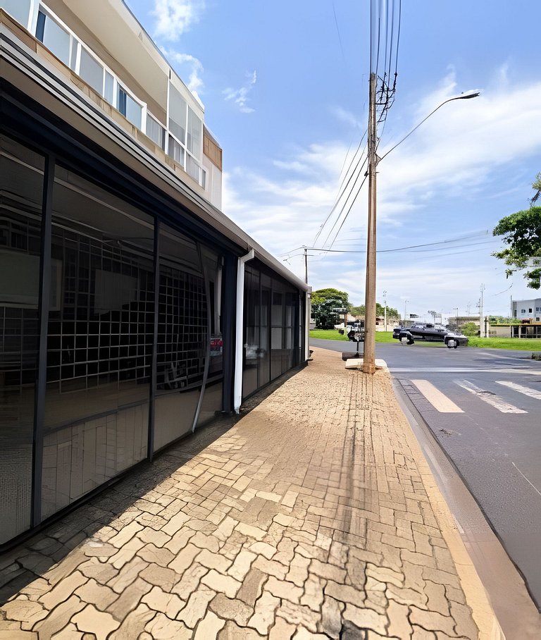 Ap de 1 quarto, com TV, maquina de lavar e garagem