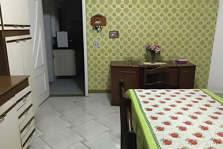 Casa  no centro 3 quartos 2 banheiros otima localização