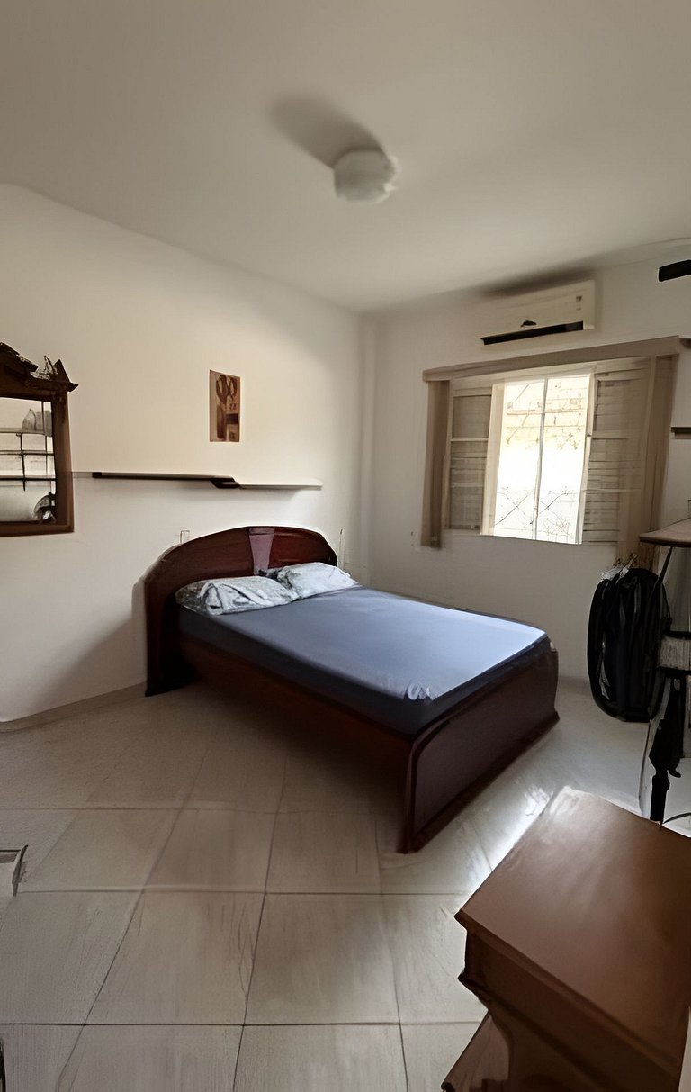 Casa  no centro 3 quartos 2 banheiros otima localização