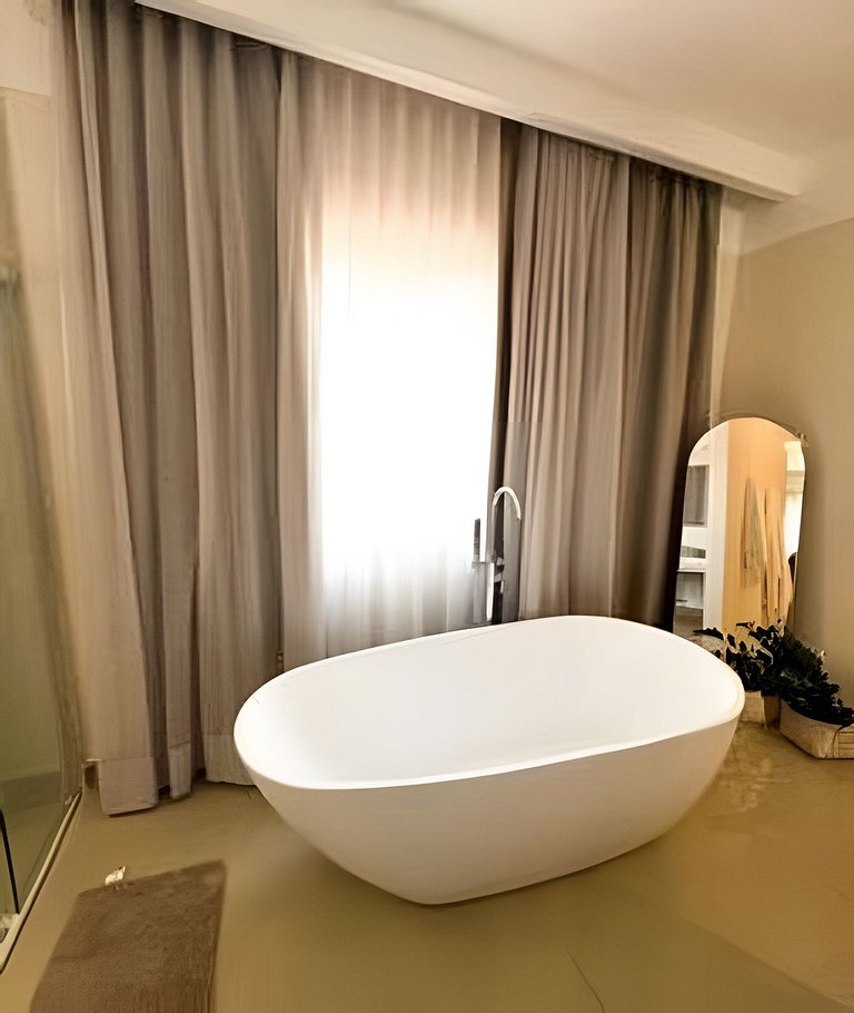Apartamento de 3 Suites com Ar no Centro