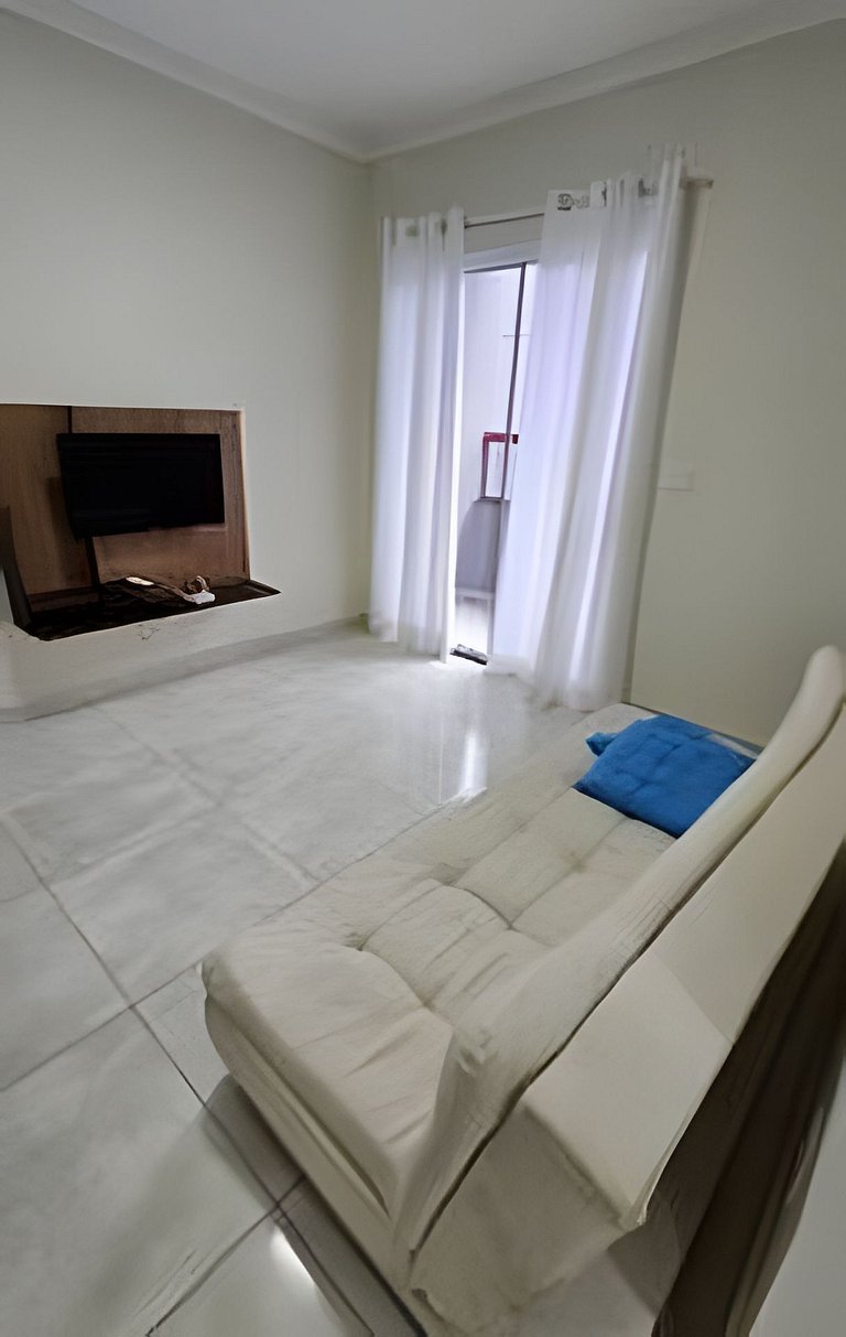 Apto com 3 Quartos 2 Banheiros com Churrasqueira
