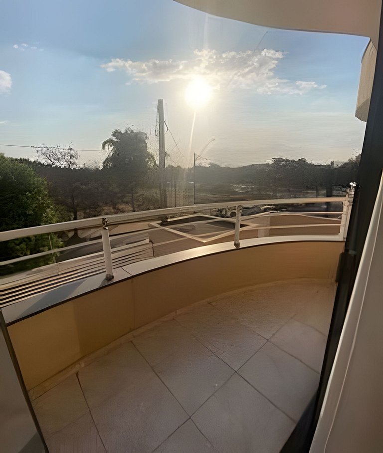 Apartamento 2 Quartos 2 Banheiros com Ar
