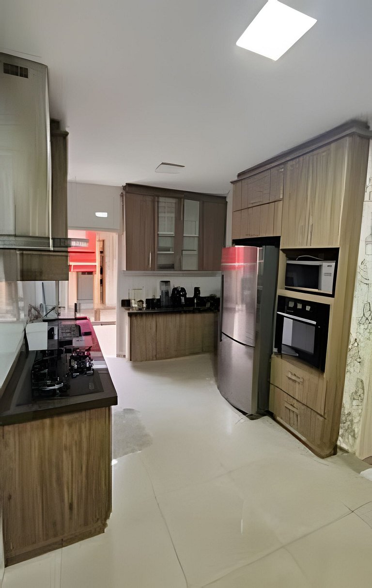 Linda Casa com Churrasqueira e 3 Quartos com Ar