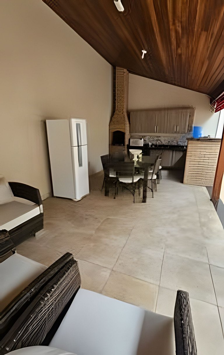 Linda Casa com Churrasqueira e 3 Quartos com Ar