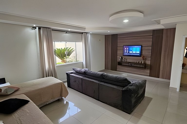 Linda Casa com Churrasqueira e 3 Quartos com Ar