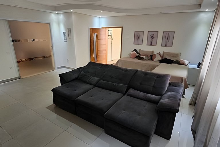 Linda Casa com Churrasqueira e 3 Quartos com Ar