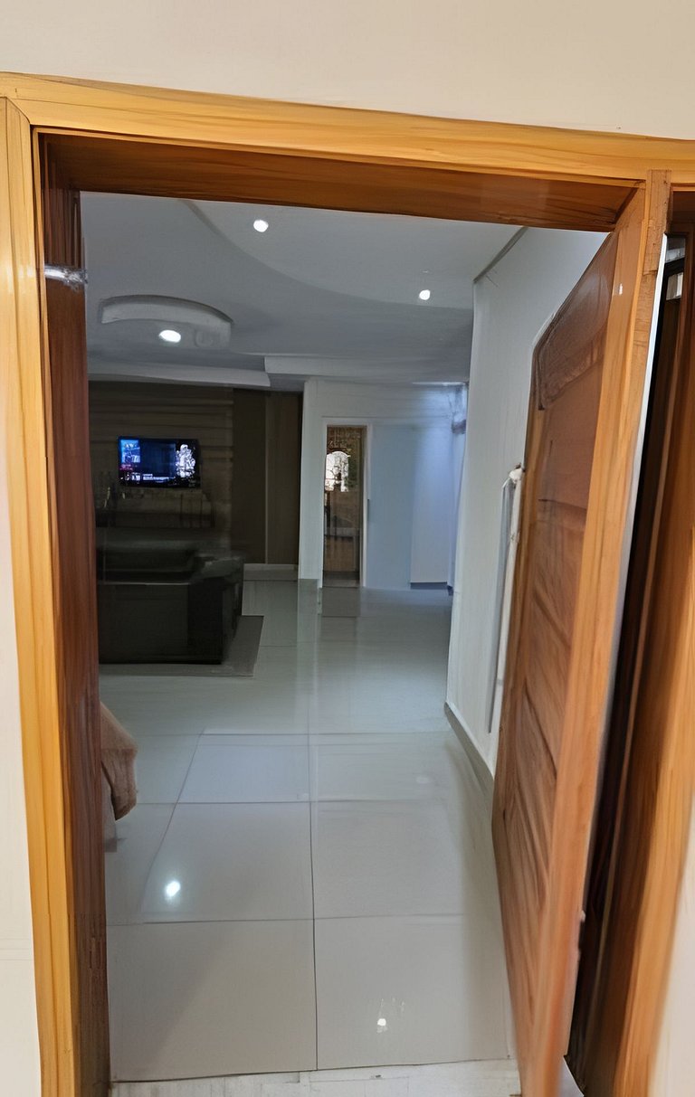Linda Casa com Churrasqueira e 3 Quartos com Ar