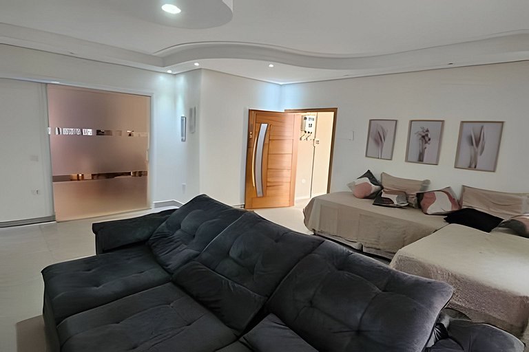 Linda Casa com Churrasqueira e 3 Quartos com Ar
