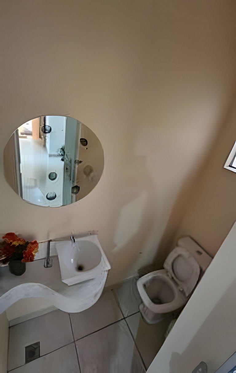 Linda Casa com Churrasqueira e 3 Quartos com Ar