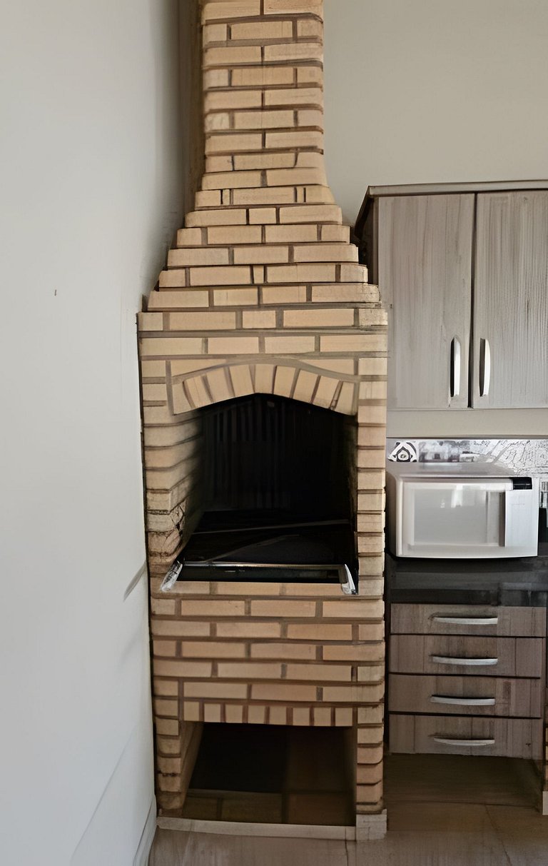 Linda Casa com Churrasqueira e 3 Quartos com Ar