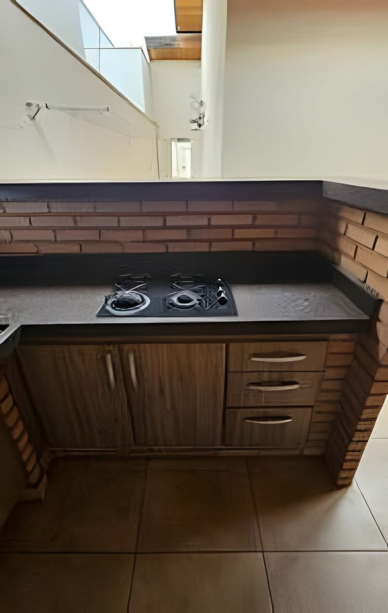 Linda Casa com Churrasqueira e 3 Quartos com Ar