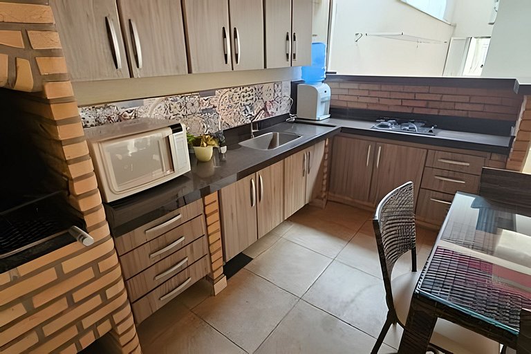 Linda Casa com Churrasqueira e 3 Quartos com Ar