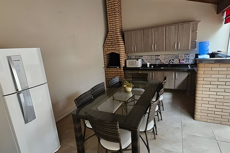 Linda Casa com Churrasqueira e 3 Quartos com Ar