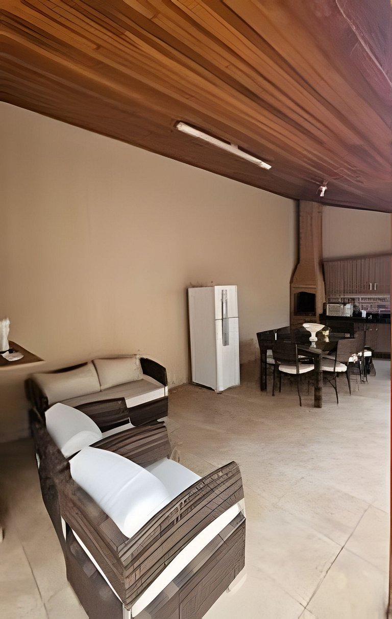 Linda Casa com Churrasqueira e 3 Quartos com Ar