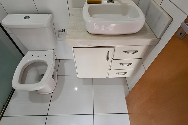 Linda Casa com Churrasqueira e 3 Quartos com Ar