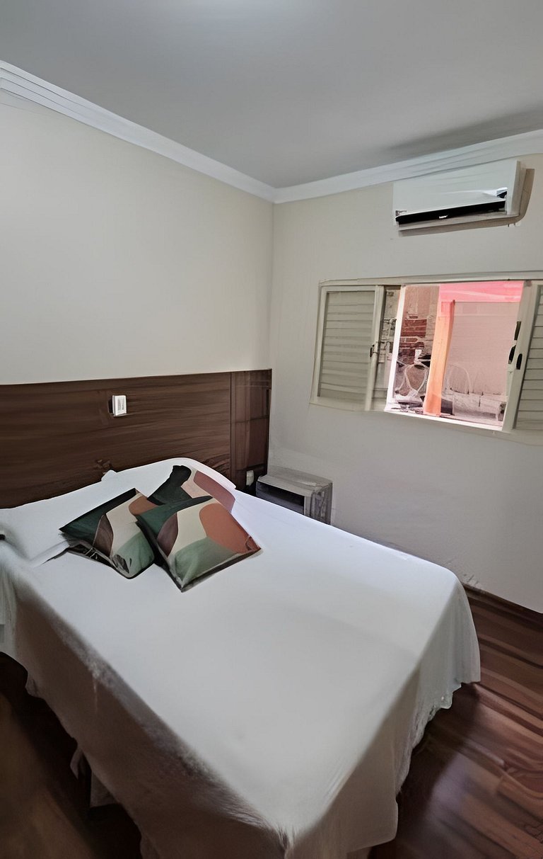 Linda Casa com Churrasqueira e 3 Quartos com Ar