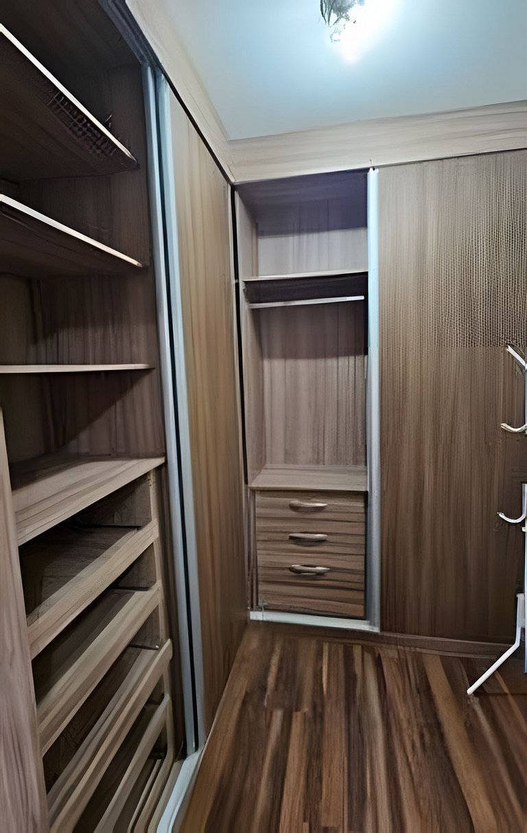 Linda Casa com Churrasqueira e 3 Quartos com Ar