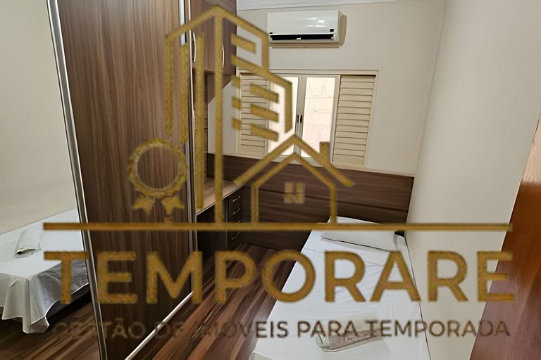 Casa com Churrasqueira e 3 Quartos com Ar cond.