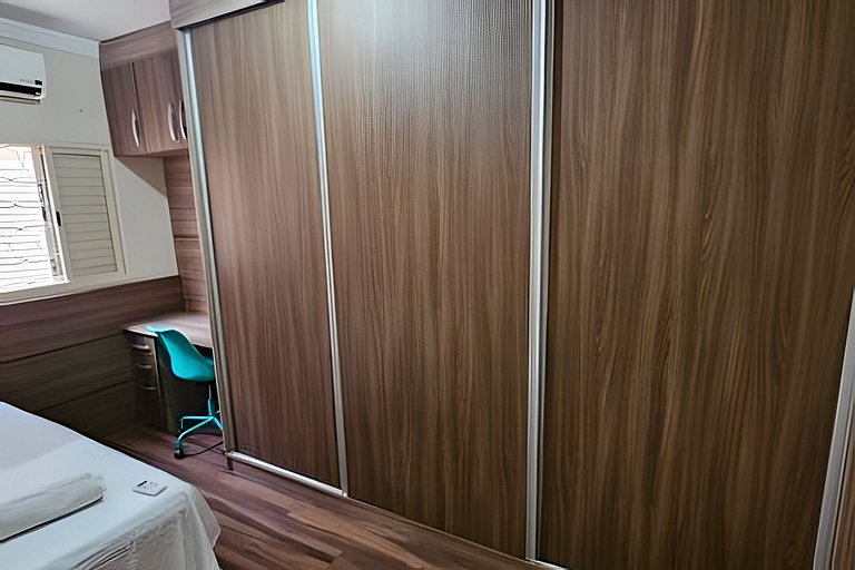 Linda Casa com Churrasqueira e 3 Quartos com Ar