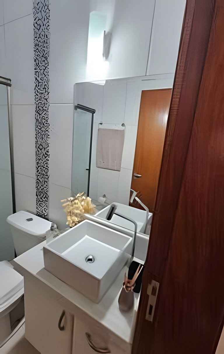 Linda Casa com Churrasqueira e 3 Quartos com Ar