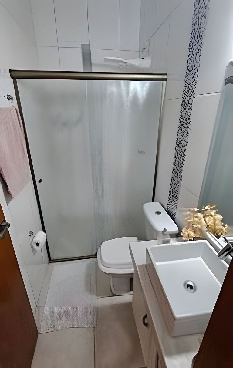 Linda Casa com Churrasqueira e 3 Quartos com Ar