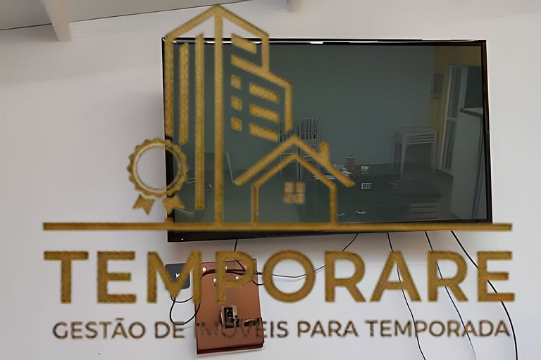 Casa com piscina e churrasqueira, bem localizada.
