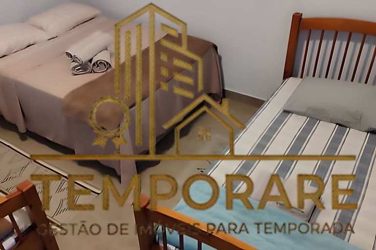 Casa com piscina e churrasqueira, bem localizada.