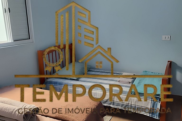 Casa com piscina e churrasqueira, bem localizada.
