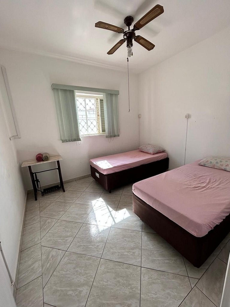 Casa  no centro 3 quartos 2 banheiros otima localização